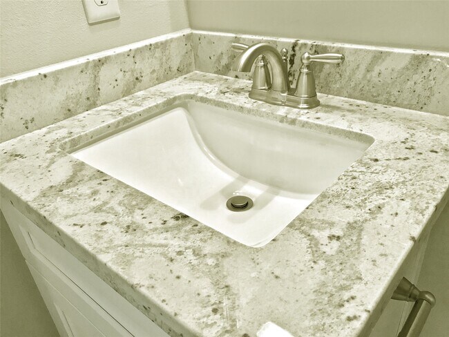 Building Photo - 709 Link Rd