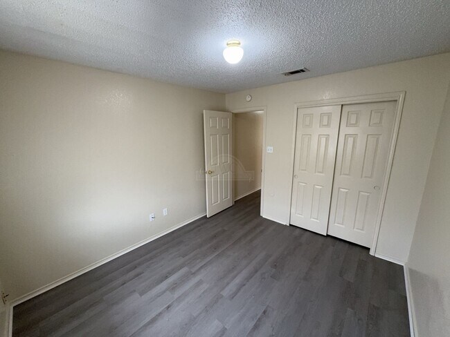 Building Photo - 4303 Fawn Dr