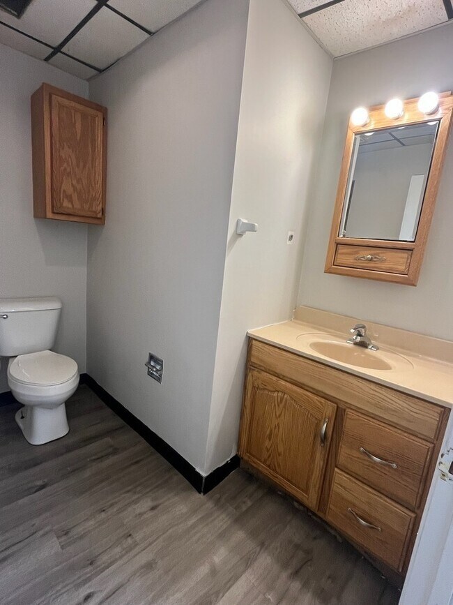 Building Photo - 3353 N Whitehall Rd