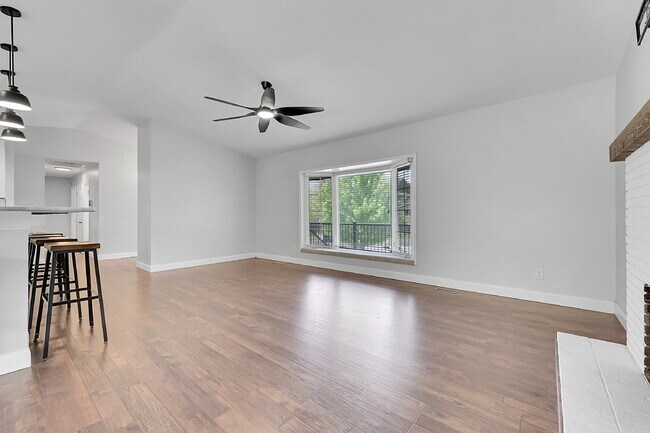 Building Photo - $2,700.00 - 4 Beds, 2 Baths, Single Family...
