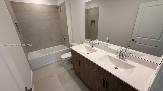 Building Photo - 1535 SE 7th Ct