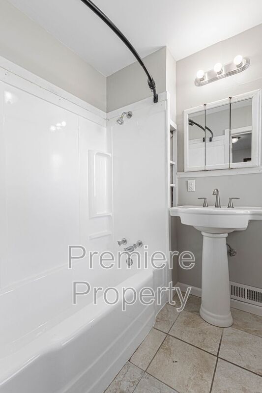 Building Photo - 1731 S Crescent Ave