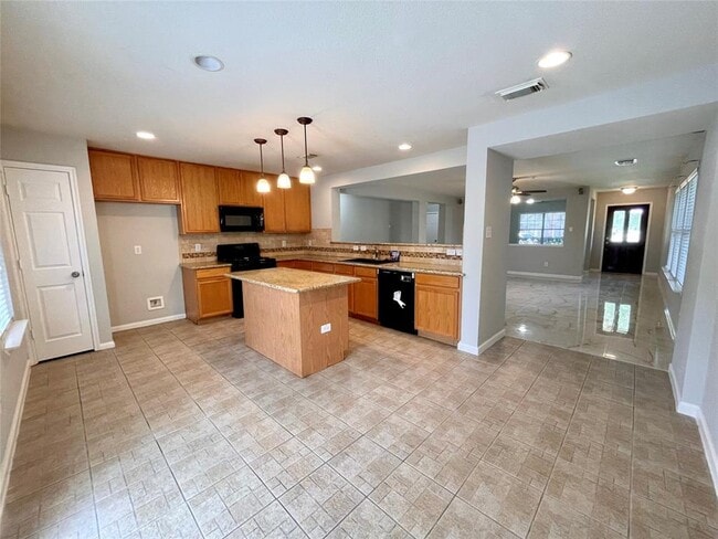 Building Photo - 10218 Cades Creek Ct