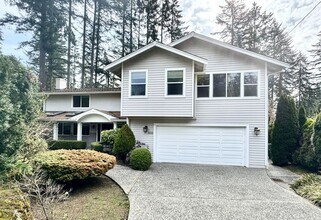 Building Photo - Stunning Bellevue Home with Lush Gardens &...
