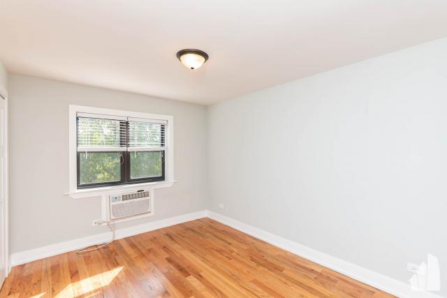 Building Photo - 1 bedroom in Chicago IL 60657