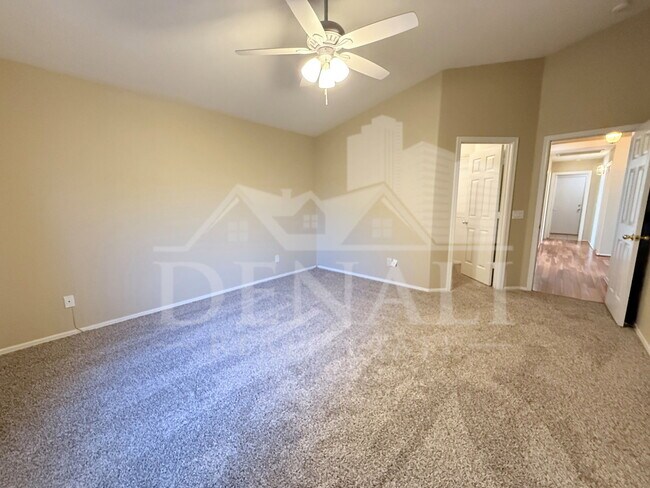 Building Photo - 923 E Monterey St