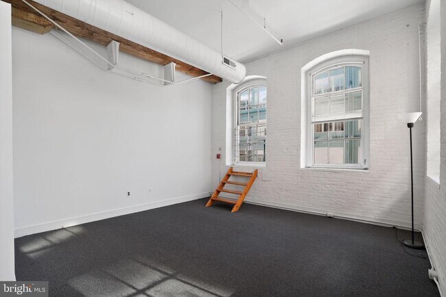 Building Photo - 408 Vine St