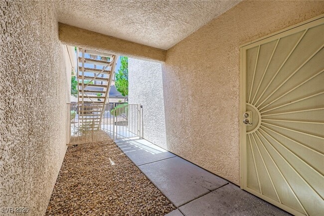 Building Photo - 75 N Valle Verde Dr