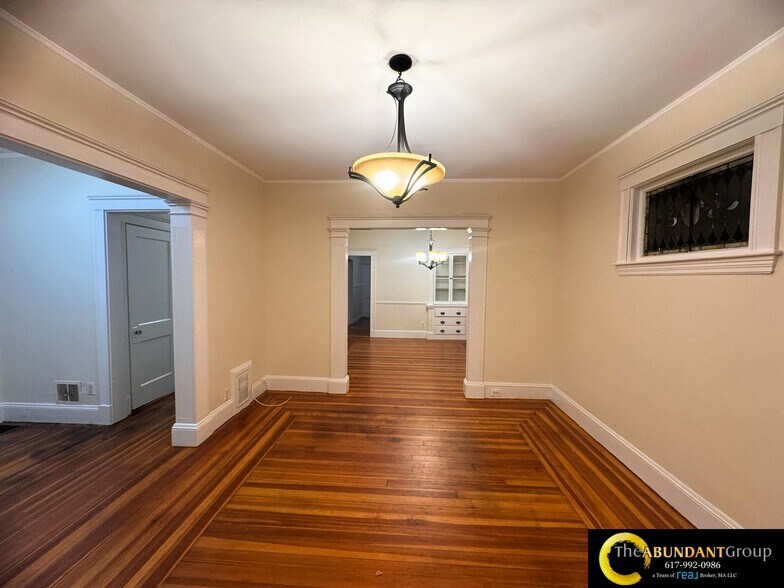 Building Photo - 11 Fairfield St