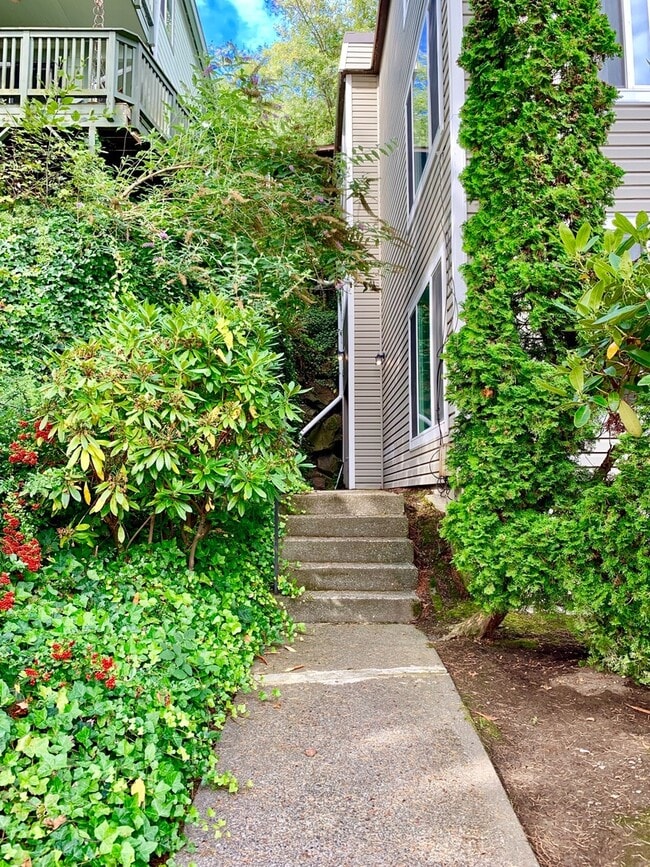 Building Photo - 3441 23rd Ave W