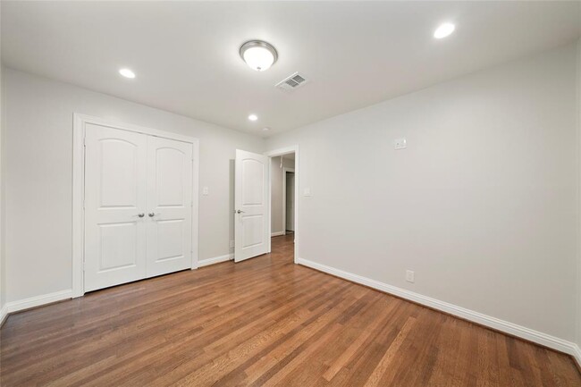 Building Photo - 10311 Londonderry Dr