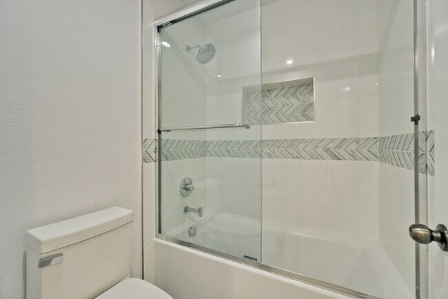 Building Photo - Recently upgraded Condo in a highly desirable location in Sunnyvale.