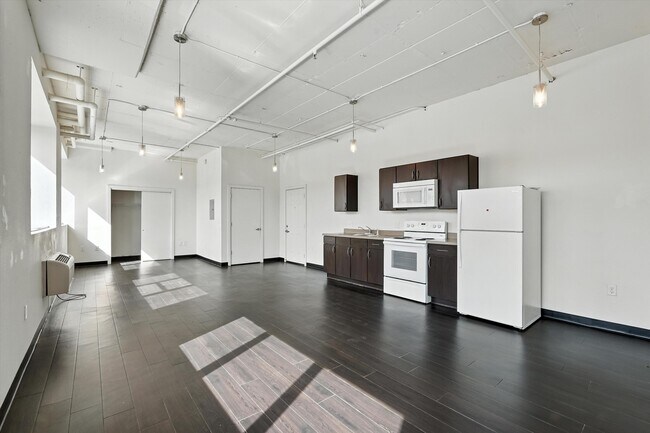 Building Photo - 517 Gold Ave SW