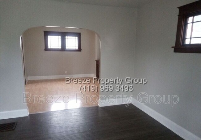 Building Photo - 733 E Oakland St