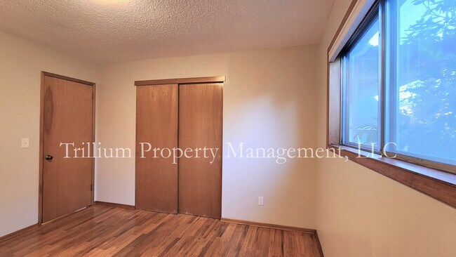 Building Photo - 215 SE 74th Ave