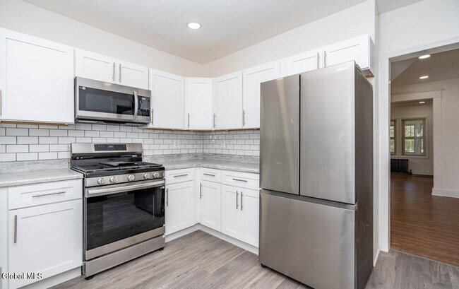 Building Photo - 1538 Nott St