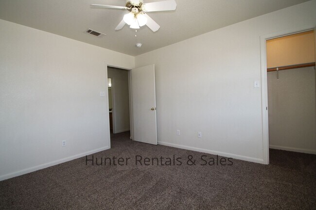 Building Photo - Spacious Two-Bedroom!