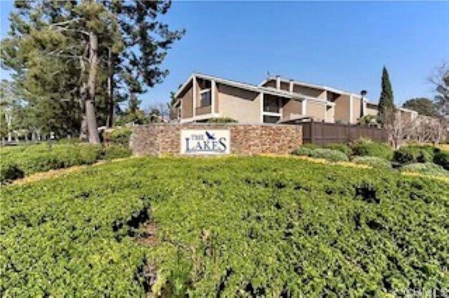 Building Photo - 90 Lakepines
