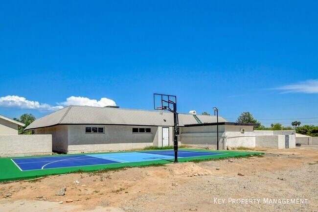 Building Photo - 3962 Euclid St