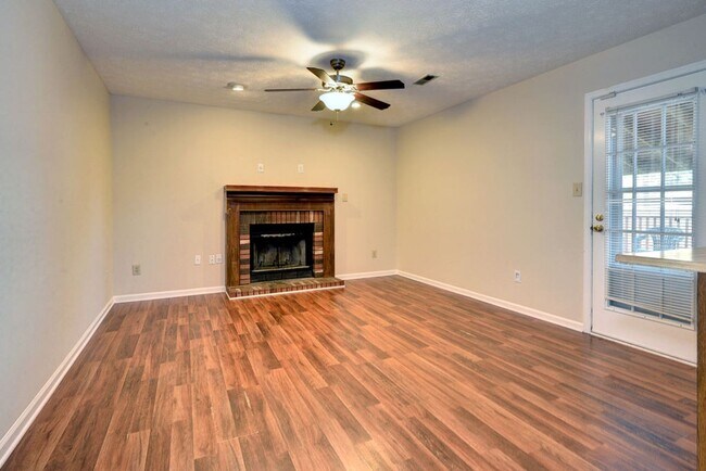 Building Photo - Spacious single family home in Westview Lakes.