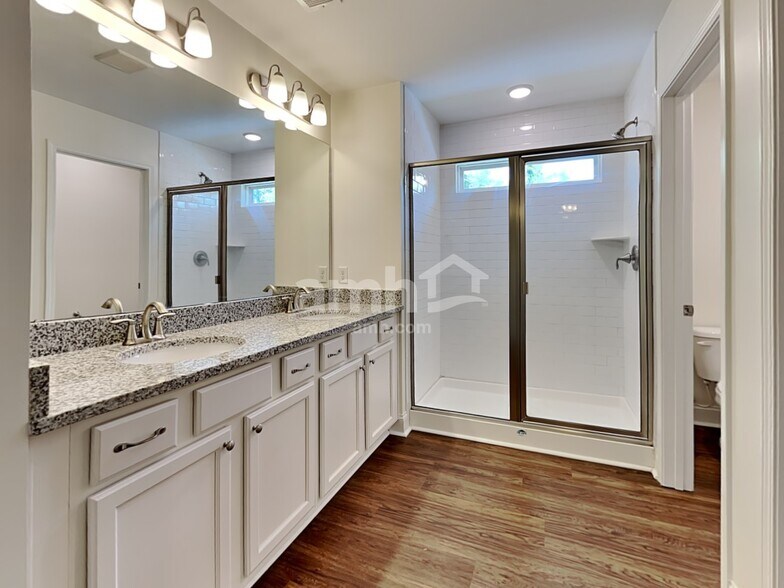 Building Photo - 223 Swan Dr