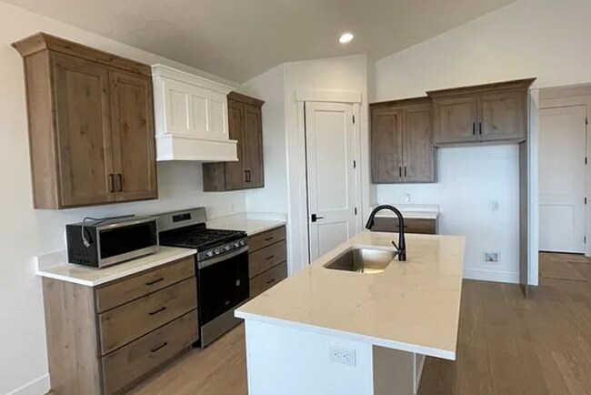 Building Photo - Coming soon! 5 Bedroom/2.5 Bathroom unit i...