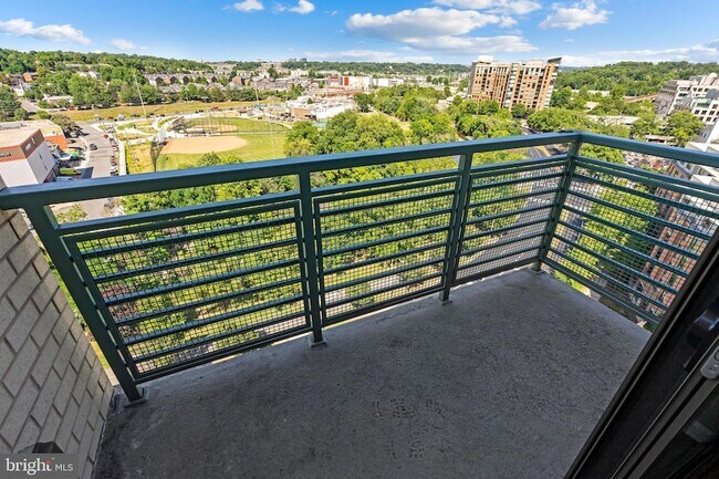 Building Photo - 2720 S Arlington Mill Dr