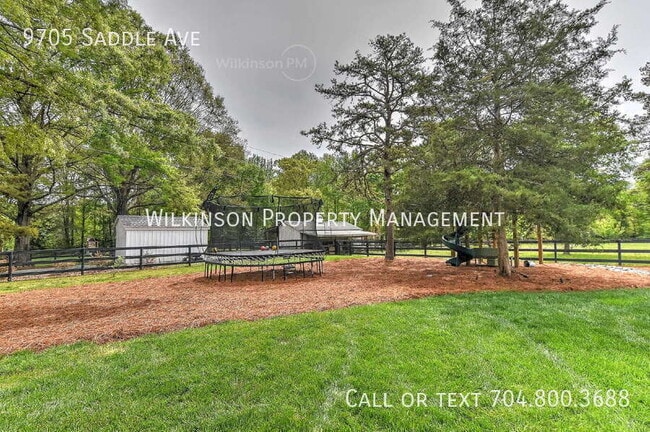 Building Photo - 9705 Saddle Ave