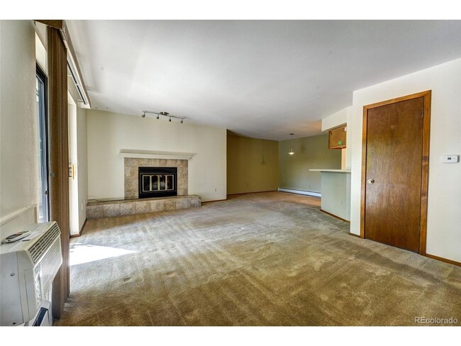 Building Photo - Beautiful Aspen Grove Condo in NoBo!  Avai...