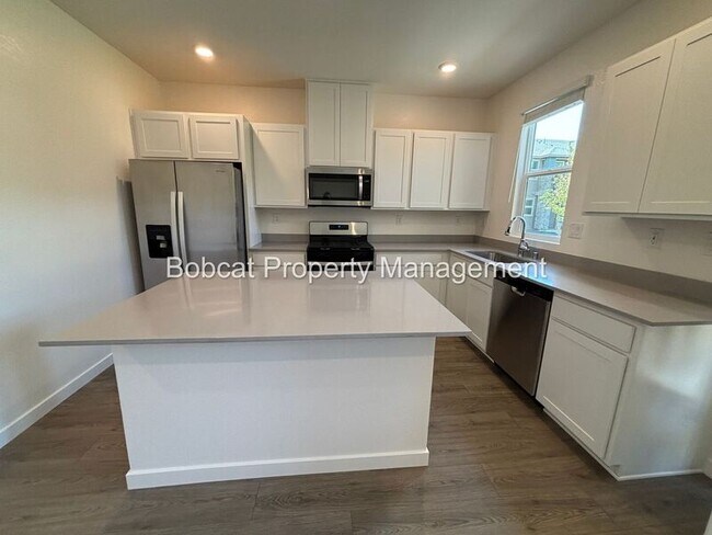 Building Photo - 839 Centerville St