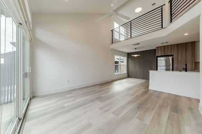 Building Photo - Stunning 2 bed / 2 bath condo in North Austin