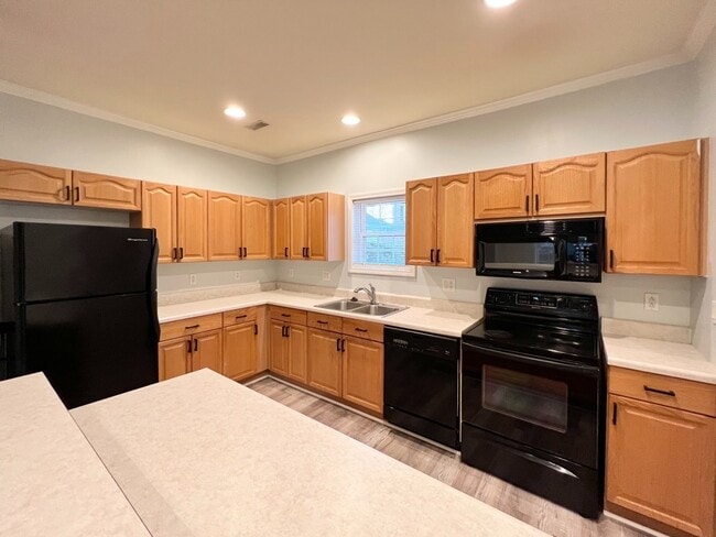 Building Photo - Spacious 2 Bed Condo!