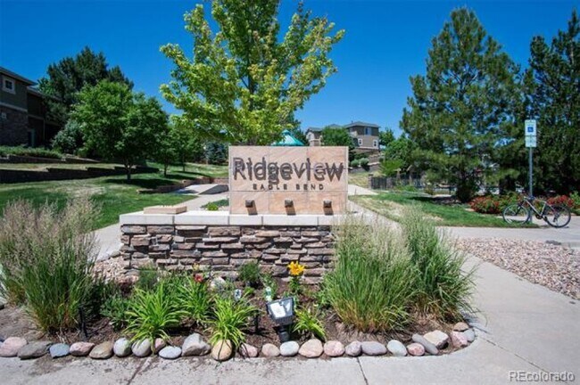Building Photo - 3 Bedroom, 3.5 Bath End Unit Townhome, 2 C...
