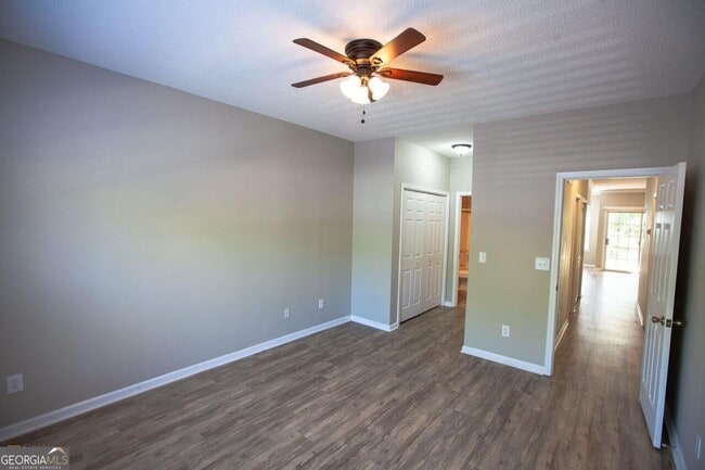 Building Photo - 1703 Ridgefield Dr