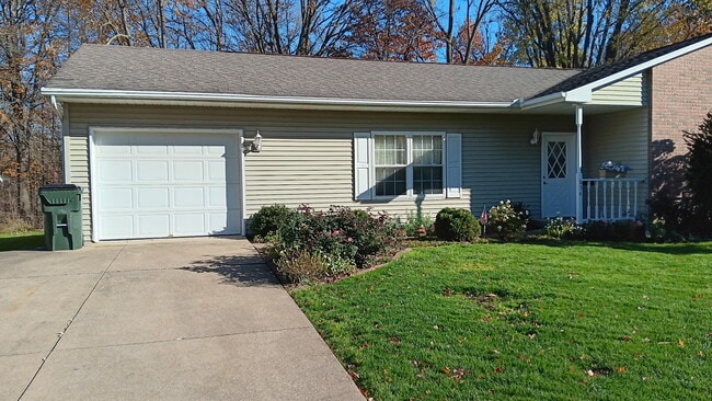 Building Photo - 834 Lauri Jo Ln SW