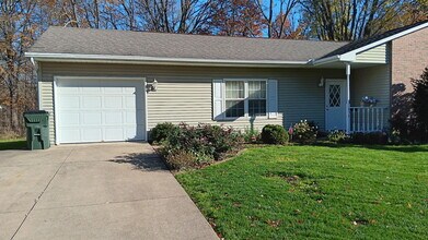 Building Photo - 834 Lauri Jo Ln SW