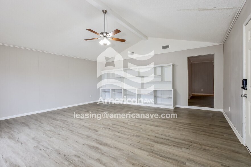 Building Photo - 711 Greendale Dr