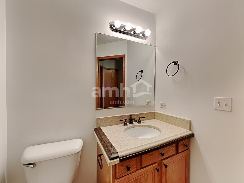 Building Photo - 2263 N Arapahoe Trail