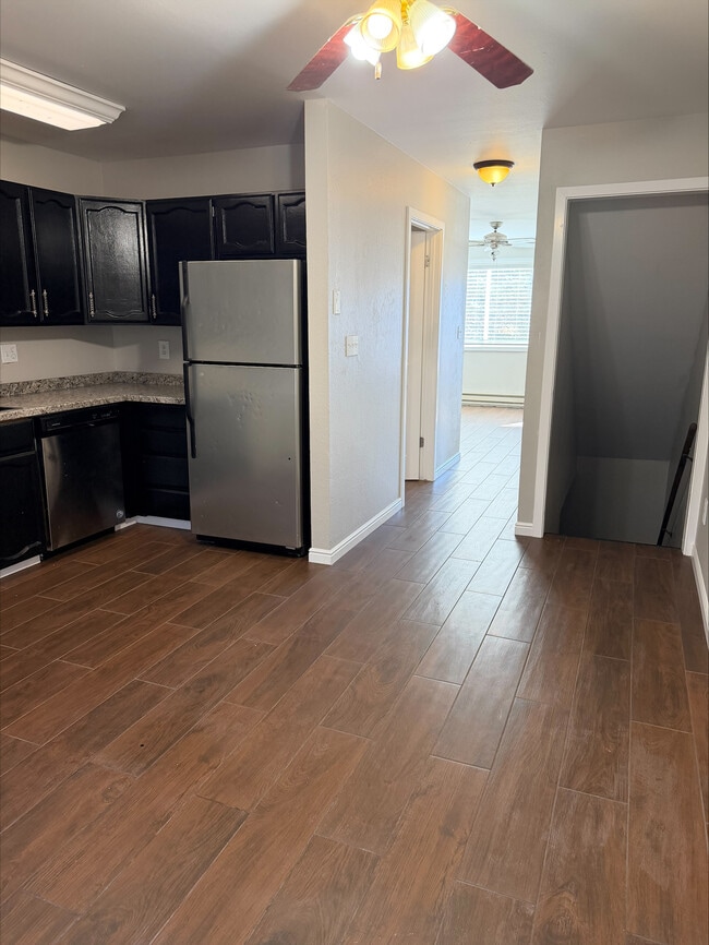 Building Photo - 1327B 9th W Ave