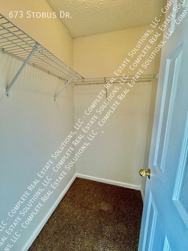 Building Photo - 673 Stobus Dr