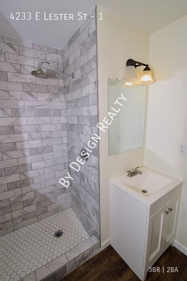 Building Photo - Modern and Spacious 3 Bed 2 Bath with Desi...