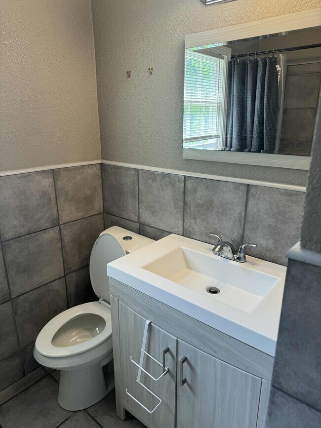 Building Photo - 3708 Sleeper Ave