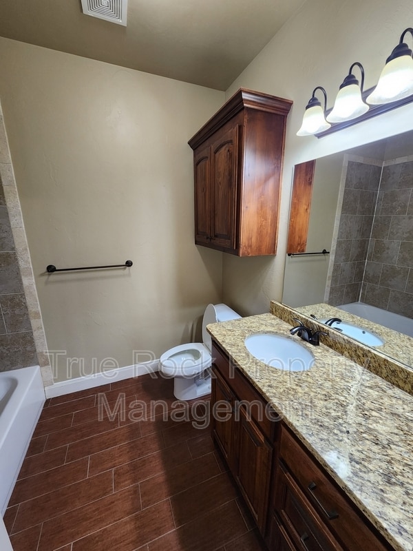 Building Photo - 1405 N Monte Vista St