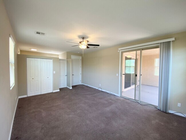 Building Photo - 4/BD 3.5/BA Spacious Home in Gated Communi...