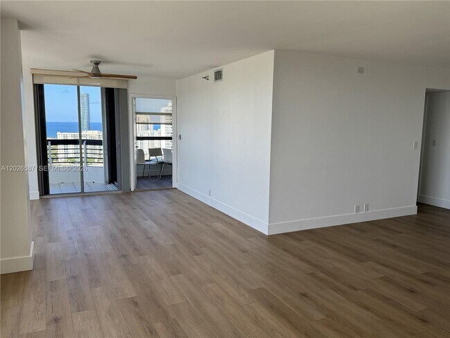 Building Photo - 3530 Mystic Pointe Dr