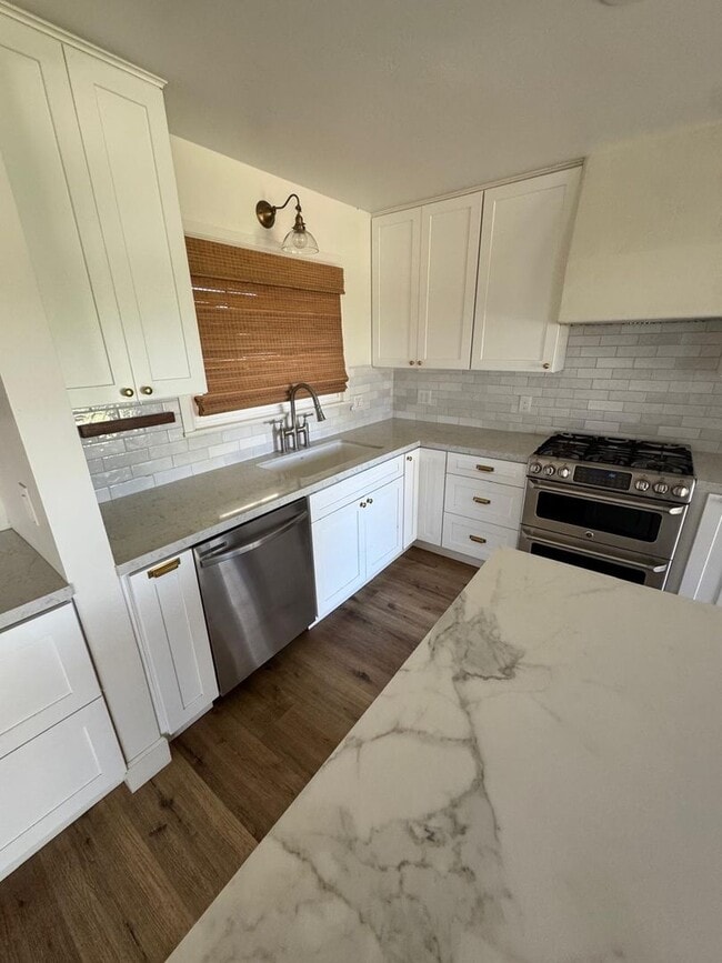 Building Photo - 3 Bedrooms 2 baths house fully remodeled.