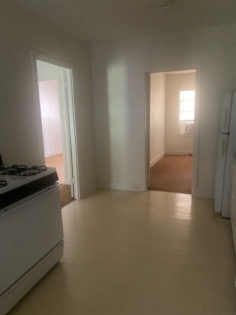 Building Photo - 541 E Pecan St