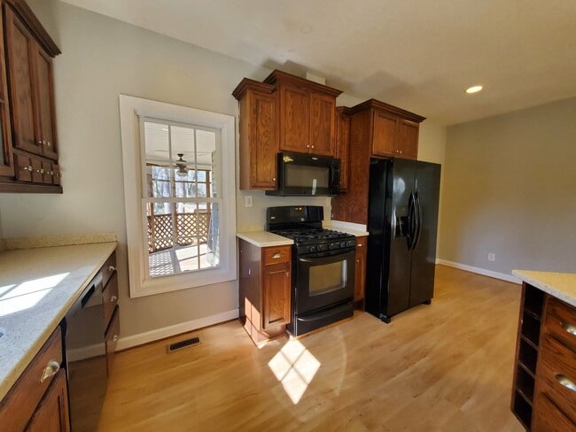 Building Photo - 958 Flynn McPherson Rd