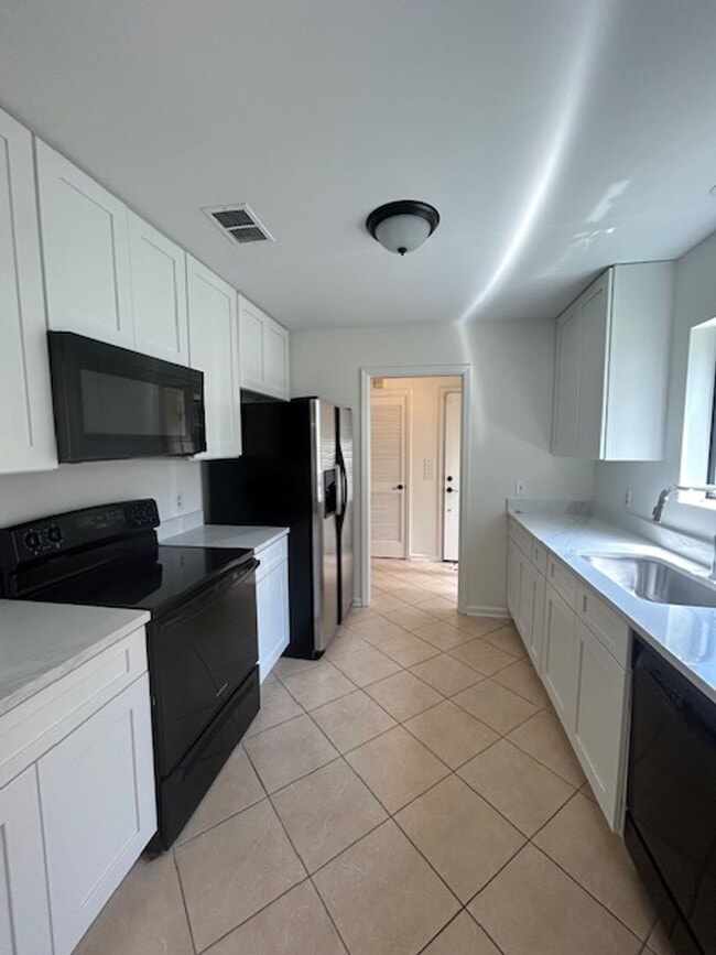 Building Photo - Updated Glynn Haven Rental
