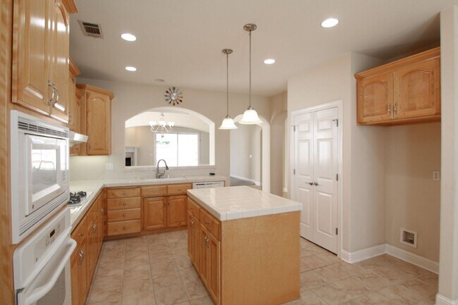 Building Photo - Spacious Home Near Mountain View School with a 3 Car Garage